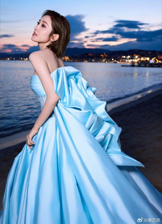 يكسين تانغ Yixin Tang ترتدي من روبير أبي نادر في مهرجان كان السينمائي 2025